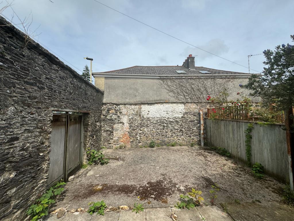 Lot: 120 - FREEHOLD YARD/LAND - Different angle view of yard
